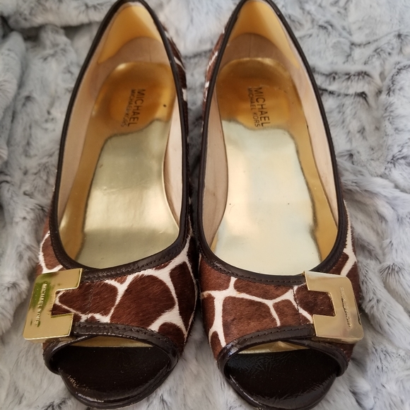 Michael Kors Beverly Demi Wedge Cow Hair Giraffe Print Peep Toe Slip-On Sz 9 - Picture 1 of 14
